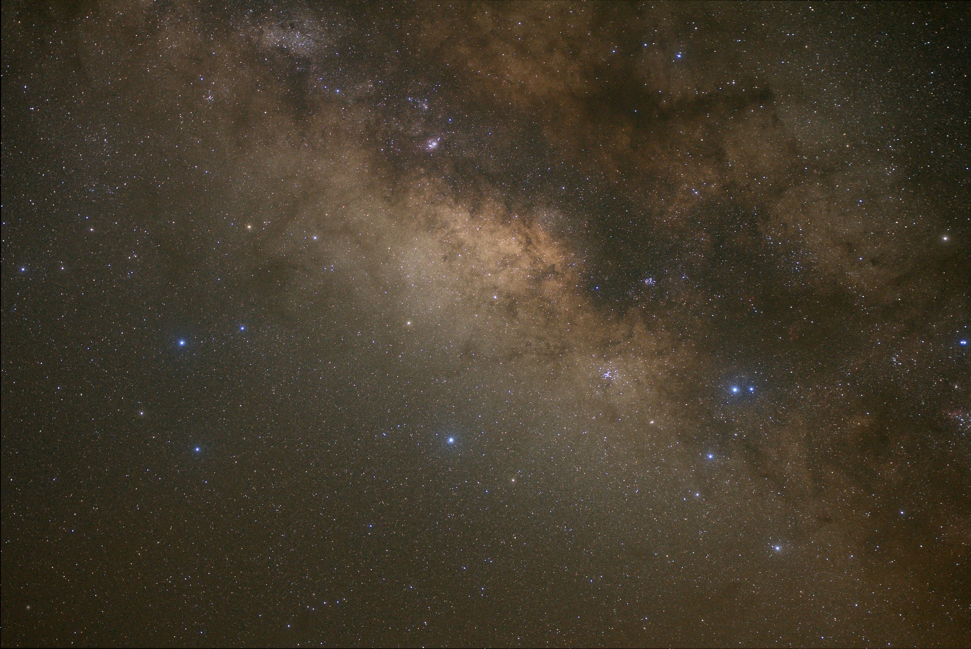 De Plejaden (Zevengesternte) + de Hyaden - en als bonus nog de planeet Mars - allemaal in één beeld